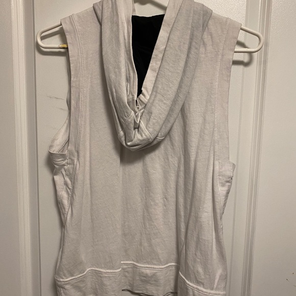 Hoodie Vest - Picture 2 of 3